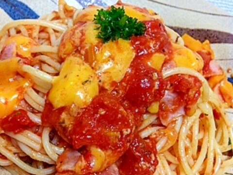 チェダーチーズとトマトのパスタ